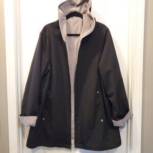 versatile, fully reversible jacket with a hood.  Black/Tan Oversized 2XL
